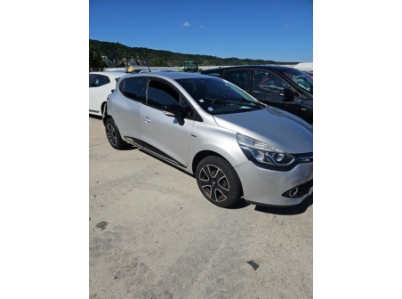 Vehicule-RENAULT-CLIO%204%20PHASE%201-2015-a9fbc2bf7f9108418a77dff0c2017bd89f5cc5d11b20e4f1c84a9542e902084f_m.jpg
