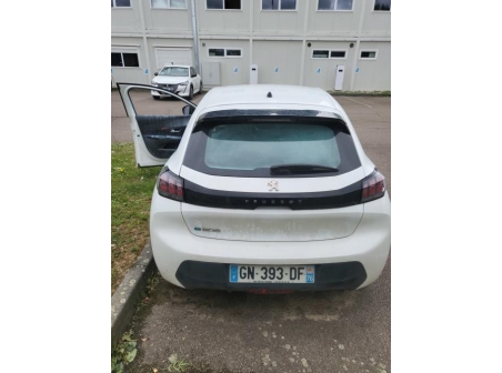 Vehicule-PEUGEOT-208%202-2023-345d69b6eff68209e15a354da9184fc8162c8fb311643ac9314f58c7ad1750a3_m.jpg