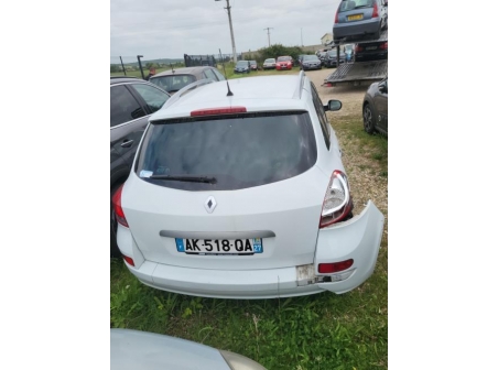 Vehicule-RENAULT-CLIO%203%20PHASE%202%20BREAK-2010-424e789e877bd36b8d66026a91e25b9d45499b27bfabe4818da384cda1e433c7_m.jpg
