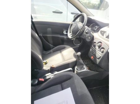 Vehicule-RENAULT-CLIO%203%20PHASE%202-2011-42f3e4490085956032e7c035481ab7700bd298de60c27552d43f6f98a21a1a95_m.jpg