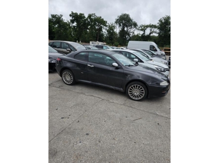 Vehicule-ALFA%20ROMEO-GT%20COUPE-2006-2d0d9543b8dc696ba0c029df84e82615d196c855232eddb4d8489a38d39f0e3b_m.jpg
