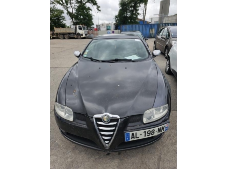 Vehicule-ALFA%20ROMEO-GT%20COUPE-2006-33804916c2e126c1dbf1acb2c59ce7283a7e2b480ee5c690c55c46db7d3fb47f_m.jpg