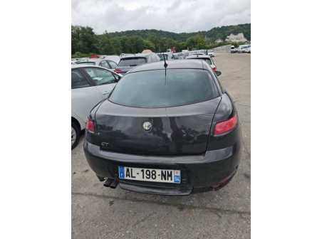 Vehicule-ALFA%20ROMEO-GT%20COUPE-2006-052be40c7dc1a9b7ab0067a9d006be5e7c456e000d459b471ecf42e8d6395ff1_m.jpg