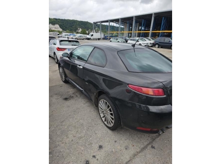 Vehicule-ALFA%20ROMEO-GT%20COUPE-2006-014980c9dd93708e7891549df39c2736349c026c4599fad8711b26af61c45224_m.jpg