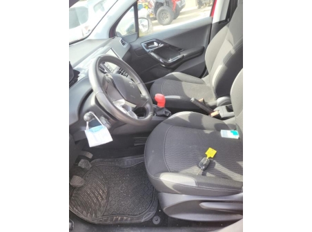 Vehicule-PEUGEOT-208%201%20PHASE%202-2016-9518ab954c4d73751440439dce23d5354a32dd9ee3a71e514eb4ca097c54bdee_m.jpg