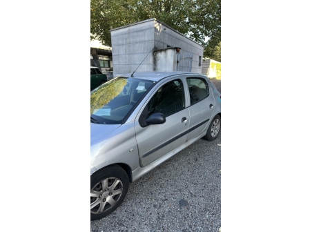 Vehicule-PEUGEOT-206+-2011-c2306720b284cbe9a76451a8ba0c3c5fb47f97d80ae03aef3bf41d6486c2bb48_m.jpg