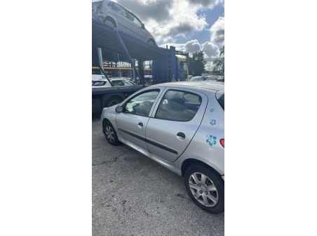 Vehicule-PEUGEOT-206+-2011-5c80e68a348991fecc5026be4a0383d7dff53e504007631c7abd70ea479ef48d_m.jpg
