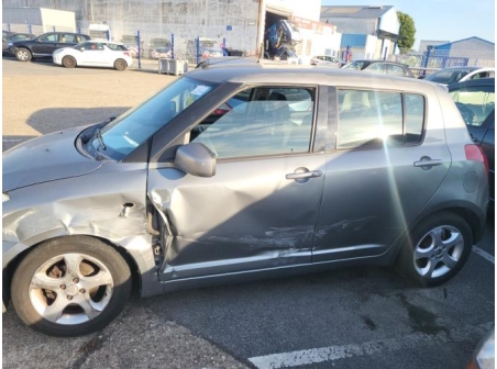 Vehicule-SUZUKI-SWIFT%203-2005-4604ffb6d1c1fbf483e1638e91f3f9dad5d88f08261b36f7225b19920d8e06ed_m.jpg