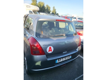Vehicule-SUZUKI-SWIFT%203-2005-848202d3b99ed5247ab810a53c4b42010933b5b379bd7e3d436f4bf7ada0fafc_m.jpg