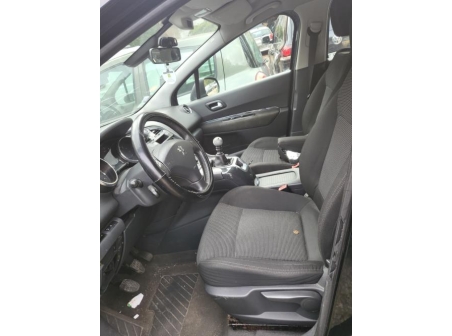 Vehicule-PEUGEOT-5008%201%20PHASE%201-2010-a72ceecbe7345305aea80d516d844584c5d495dda1b2c8104f2deffbf6e089d8_m.jpg