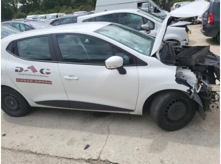 Vehicule-RENAULT-CLIO%204%20PHASE%202-2016-e18df7df3e80ddc2bcd6c9dc4a6e77e29d3335e794e64b096699e6cb75f369f7_m.jpg