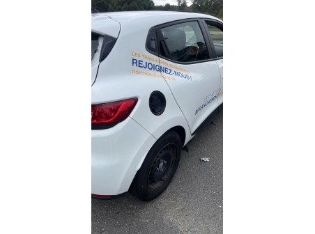 Vehicule-RENAULT-CLIO%204%20PHASE%201-2015-9a9b917d2117c7953fa8e690c9002b0daeb57fe9eb101f6a1938fb3e01437471_m.jpg