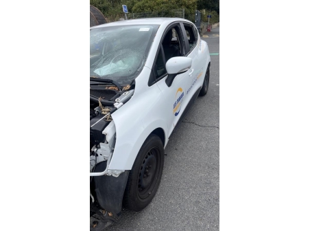 Vehicule-RENAULT-CLIO%204%20PHASE%201-2015-8bc2fafb1f011555e29fac3f03f81e96dffb40b1cb2eb400849122ed6c0ff1a2_m.jpg