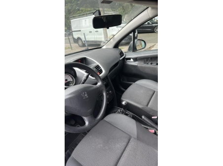 Vehicule-PEUGEOT-207%20PHASE%202-2011-ecaaf69950276467ba84ca8c2c49fbd65628b91ec74a9091842048cb1200708a_m.jpg