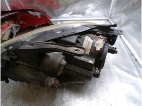 115606132-46bd6029-2168-480f-b740-c3d0e37e1047-Piece-Optique-avant-principal-droit-LANCIA-284c373f78b6fb84c341a23bf4c673928d105b40057e5c13dab9a8aab47deb3c_m.JPG 2