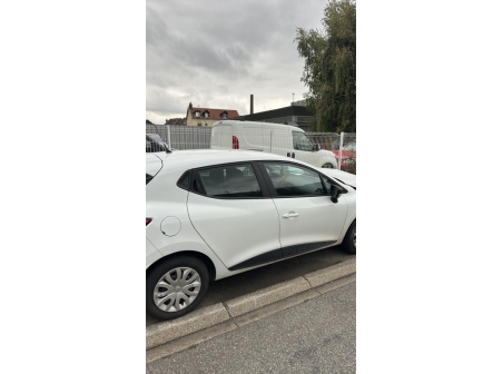 Vehicule-RENAULT-CLIO%204%20PHASE%201-2014-7b894e0d6f611bd1dbfe9756b0462b45ca2fa668ad82f58e60a50d6f1f30d91f_m.jpg