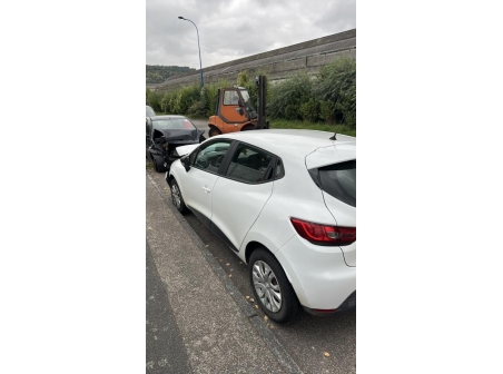 Vehicule-RENAULT-CLIO%204%20PHASE%201-2014-ddd0f601b644a2d4723a1fa1438e4c7ad5786b06acdab5e07dbbf74ce7602088_m.jpg