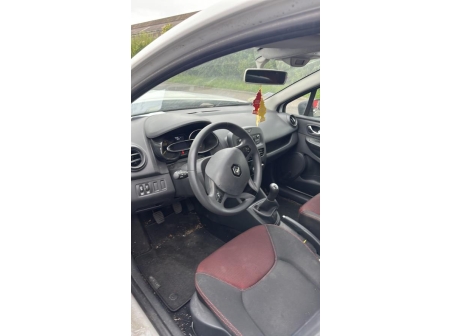 Vehicule-RENAULT-CLIO%204%20PHASE%201-2014-ef5d1995076fe482cc4717bc6a5207147d978c81cf190b1919fb6d77d96d0fb5_m.jpg