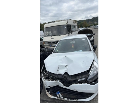Vehicule-RENAULT-CLIO%204%20PHASE%201-2014-9c16d602f6c2f2786188a74d82b8dd5d8f9a340f505617f78a73595baac34692_m.jpg