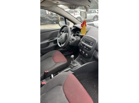 Vehicule-RENAULT-CLIO%204%20PHASE%201-2014-b9fd6fc81e7203bf3ac552da1dcf2775b91bf03c8d553cf78877b3de8a4b7f09_m.jpg