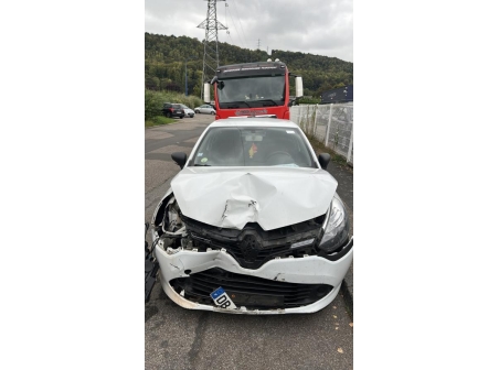 Vehicule-RENAULT-CLIO%204%20PHASE%201-2014-1b78c6473282c6c466034d506da155f82a6210a630a8f90caca9ecbe4c82fa9e_m.jpg