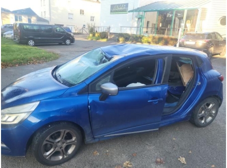 Vehicule-RENAULT-CLIO%204%20PHASE%202-2016-e2424f01abd3a5fb0616e112e3d0bce30d9254b54b9040c58c7f8e7e9b167ebb_m.jpg