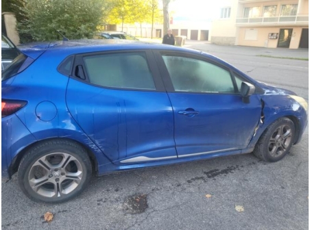 Vehicule-RENAULT-CLIO%204%20PHASE%202-2016-be418e62f27badb64955613d7242bff4845a8a293e1b81ea19d7291631899a63_m.jpg