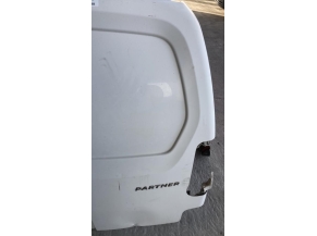 115353557-c5d1e59c-cb99-4f58-be0c-7503b6cbc1a4-Piece-Porte-de-coffre-droit-9820436780-PEUGEOT-PARTNER-2-PHASE-2-46e84dcd519cbcbeea4d1b6fbdb3f923ac279ba889a082dca25aa354162f2cac_m.jpg 2