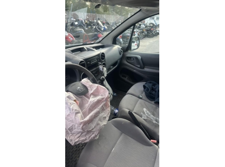 Vehicule-PEUGEOT-PARTNER%202%20PHASE%202-2014-c6aca0407f6498bf75a2b1237fe81b3dd66dba5050627bf20cde8dc031fcfa0b_m.jpg