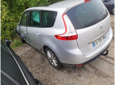 Vehicule-RENAULT-SCENIC%203%20PHASE%202-2012-f119d6d6f63e01c7bf347ac70e5792e94cb3b23a3f4a2fe3a0937ad8b14b73ff_m.jpg