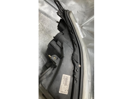 115070811-d4ac6a5b-690b-472f-93cd-31bfe11de954-Piece-Optique-avant-principal-gauche-feuxphare-620843-CITROEN-C5-1-PHASE-2-e44d2662f55300c6ff5328f0d4b1ae47853b9fedd7933ec1090d56fad234e39f_m.jpg