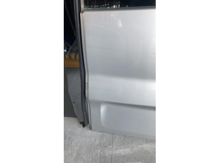 114884201-f1d91110-763c-48ce-82cd-73bef2d4a891-Piece-Porte-de-coffre-droit-91159993-OPEL-VIVARO-1-PHASE-2-7e42c628d3b534ad445d6131eeb1c81997243c0d454baaa1e52de64197798f2e_m.jpg
