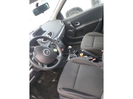 Vehicule-RENAULT-CLIO%203%20PHASE%202%20BREAK-2010-2ffeaa0af7d5d518da95cef0dbdb5300a51ff3284b246d4d65ed62a1b99c4f41_m.jpg