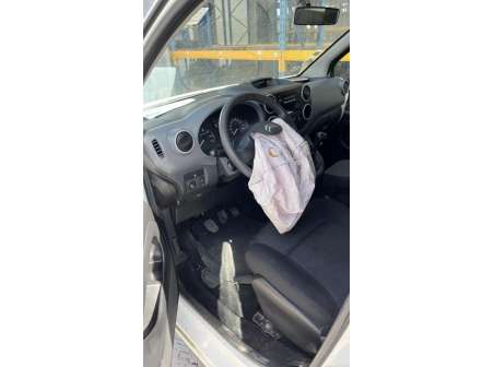 Vehicule-CITROEN-BERLINGO%202%20PHASE%201-2011-860d2382c78a00d9a1921388b896ed1908b7a461a88d3c9217649450c08adffe_m.jpg