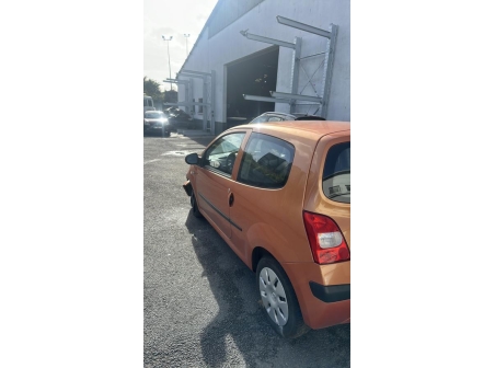 Vehicule-RENAULT-TWINGO%202%20PHASE%201-2007-c399994a2b99ab9e6dcf5b287b5c9153d105789dff0607f852c59c5dbf0abf1c_m.jpg