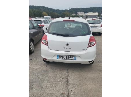 Vehicule-RENAULT-CLIO%203%20PHASE%202-2011-b3cbda2f9256d76690366a6e0b9691dcc34964b415d2eb98352b402206222f81_m.jpg
