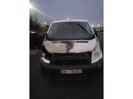 Vehicule-PEUGEOT-EXPERT%202-2015-1ca1bc4f349d2b42ecb82b0f4f16b1d134e91d83bfc391ee550ad915713f79bd_m.jpg