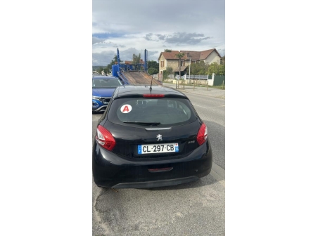 Vehicule-PEUGEOT-208%201%20PHASE%201-2012-c9b4d81d5ec12d1cc2a63add52488831996a9d5a487e0da8c00ac38e02b4d5e8_m.jpg