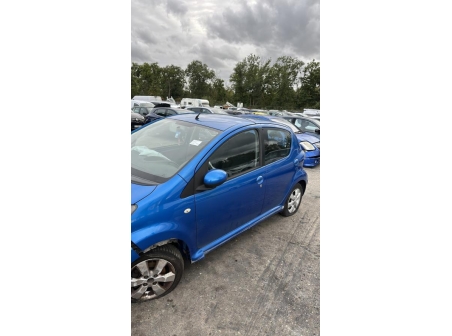 Vehicule-TOYOTA-AYGO%201%20PHASE%202-2010-15794d980cdae2366e2fda81331ff52681196e1f4c2c382f2dccc1a814ccd515_m.jpg