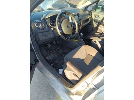 Vehicule-RENAULT-CLIO%204%20PHASE%201-2014-12cefe99bfd20f9feb9d44a284c39cd625680c50b6f83aa2e076949275e8b0e4_m.jpg