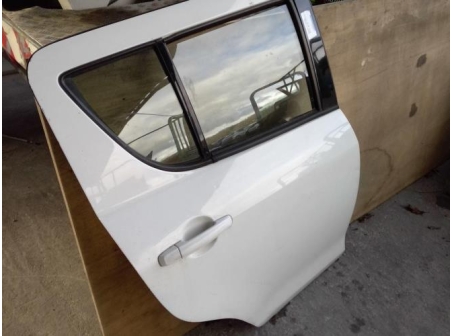 119524430-52b2ed0e-7112-4cc7-b3c4-b4ab972faeae-Piece-119524430-Porte-arriere-droit-68003-68L01-SUZUKI-SWIFT-4-12i-16V-6276d24ce8b6c32a749232125a69b2514528db737fbd2462fc707e97d4f4b64f_m.jpg