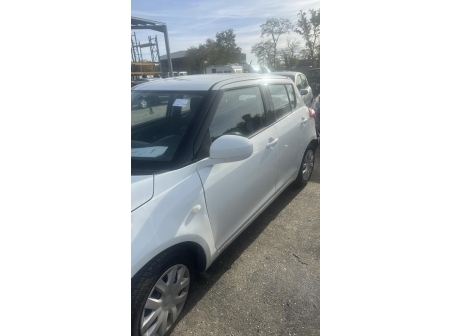 Vehicule-SUZUKI-SWIFT%204-2011-e9d47a3a54bbc6ed668714aedb30b7a592b1b4600e55ed653dbc798f3f522485_m.jpg