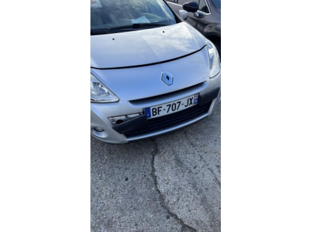 Vehicule-RENAULT-CLIO%203%20PHASE%202-2010-bace59dfc428dfe1d0c3395adacaee93961e3678d14c120c4b153473b73e563e_m.jpg