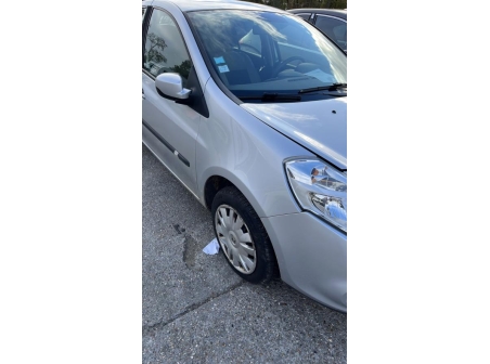Vehicule-RENAULT-CLIO%203%20PHASE%202-2010-43f0dba7dbab834ea0e8cd39e40ad0d54574a7b825d11b517fc77aedabedcb84_m.jpg