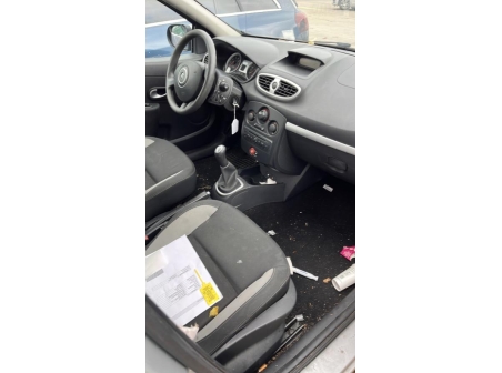 Vehicule-RENAULT-CLIO%203%20PHASE%202-2010-0aec4591e720c03522dbea0b4768820211a6b1520142915b283ad6baa9072e15_m.jpg