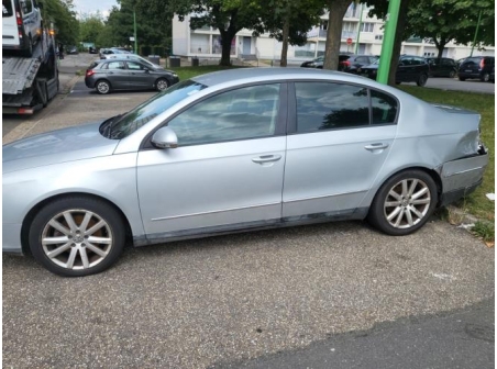 Vehicule-VOLKSWAGEN-PASSAT%205-2007-19395fac1ccaa9e2420195896fc9dada645687a93aba6f369047167cd752921f_m.jpg