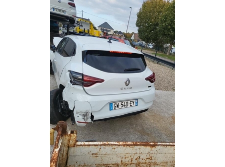 Vehicule-RENAULT-CLIO%205%20PHASE%201-2024-0fbb879fdb31ca0f14d095bfe775b530a7e94955614a2b2d8ce7d35d2ea8cec5_m.jpg