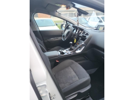 Vehicule-PEUGEOT-3008%201%20PHASE%201-2013-83270bd1fecda918f1bf26f6ef5d73d2b62cf1403300fb87a77e3fd65dfb5a26_m.jpg