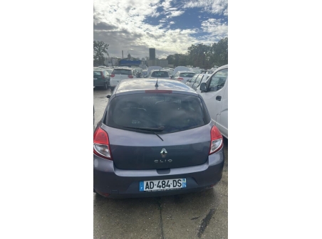 Vehicule-RENAULT-CLIO%203%20PHASE%202-2009-e05ca78206bd4a88c6eeb2e43c62b54e423992a0eb715278169dc8c4e02922f1_m.jpg