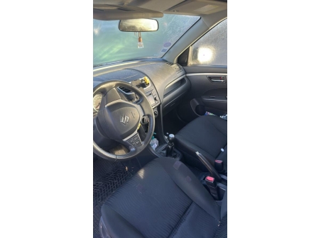 Vehicule-SUZUKI-SWIFT%204-2011-90107afec8cac1f47f36dde2ac2e9c7a30672fb87b5172185c7940ef897a5241_m.jpg